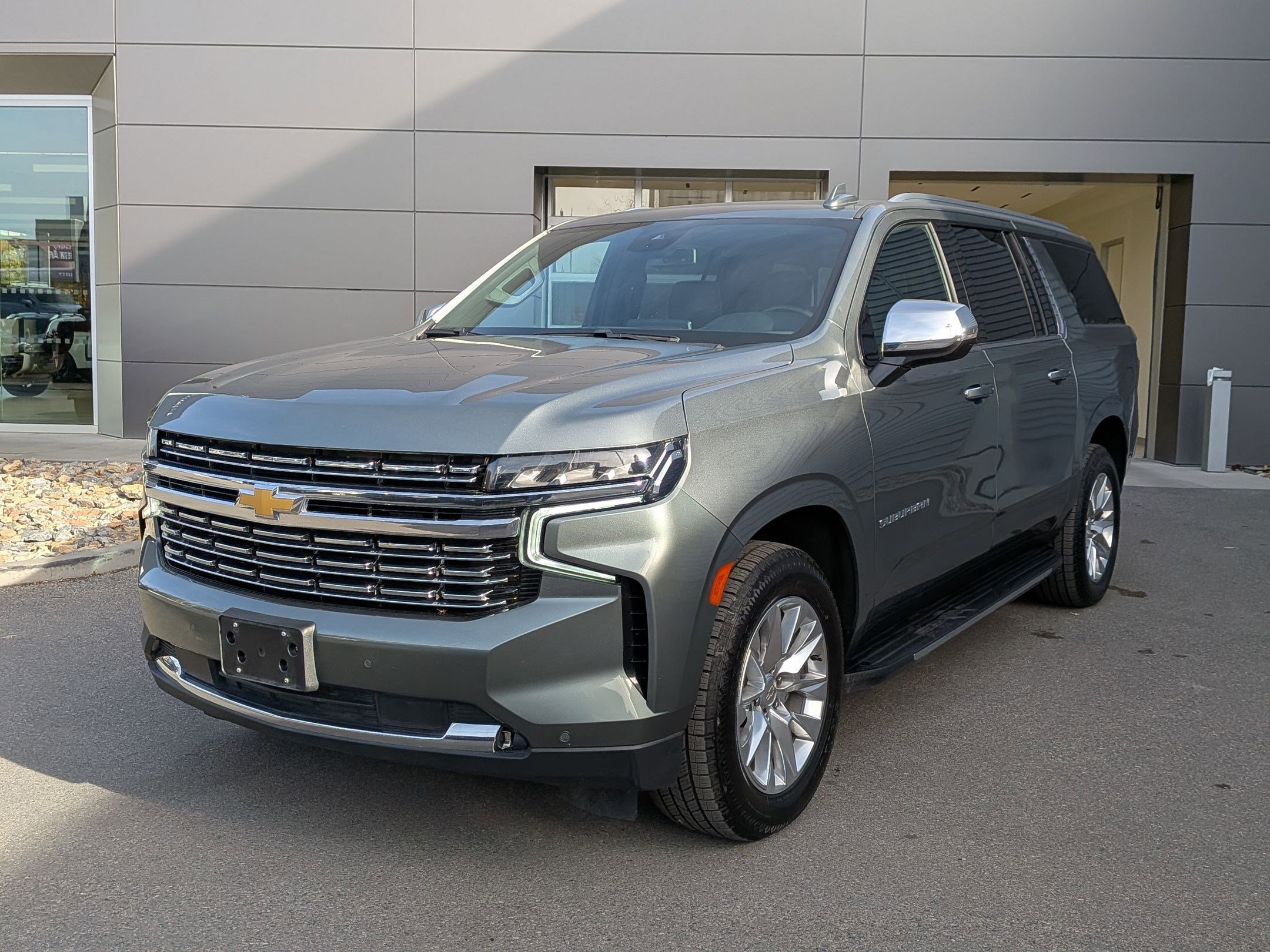 Used 2023 Chevrolet Suburban Premier image 8