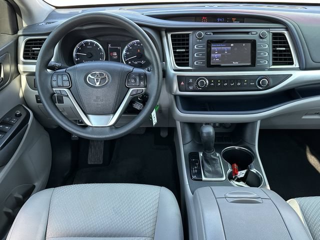 Used 2017 Toyota Highlander LE FWD image 11