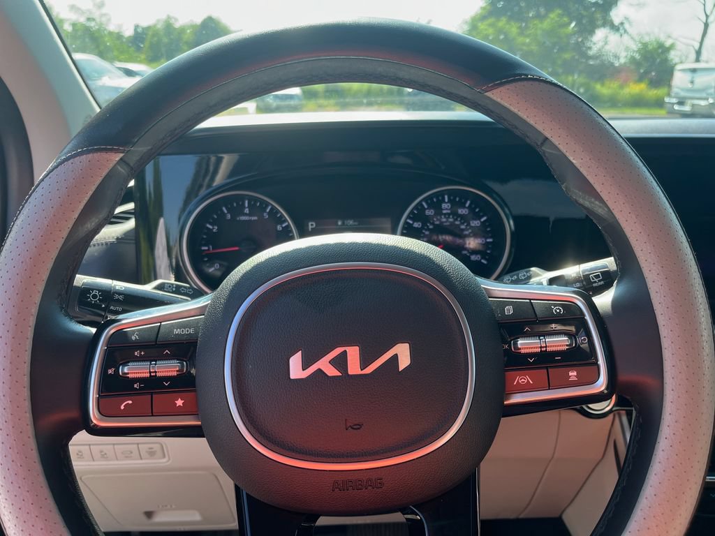 Used 2024 Kia Carnival EX FWD image 15