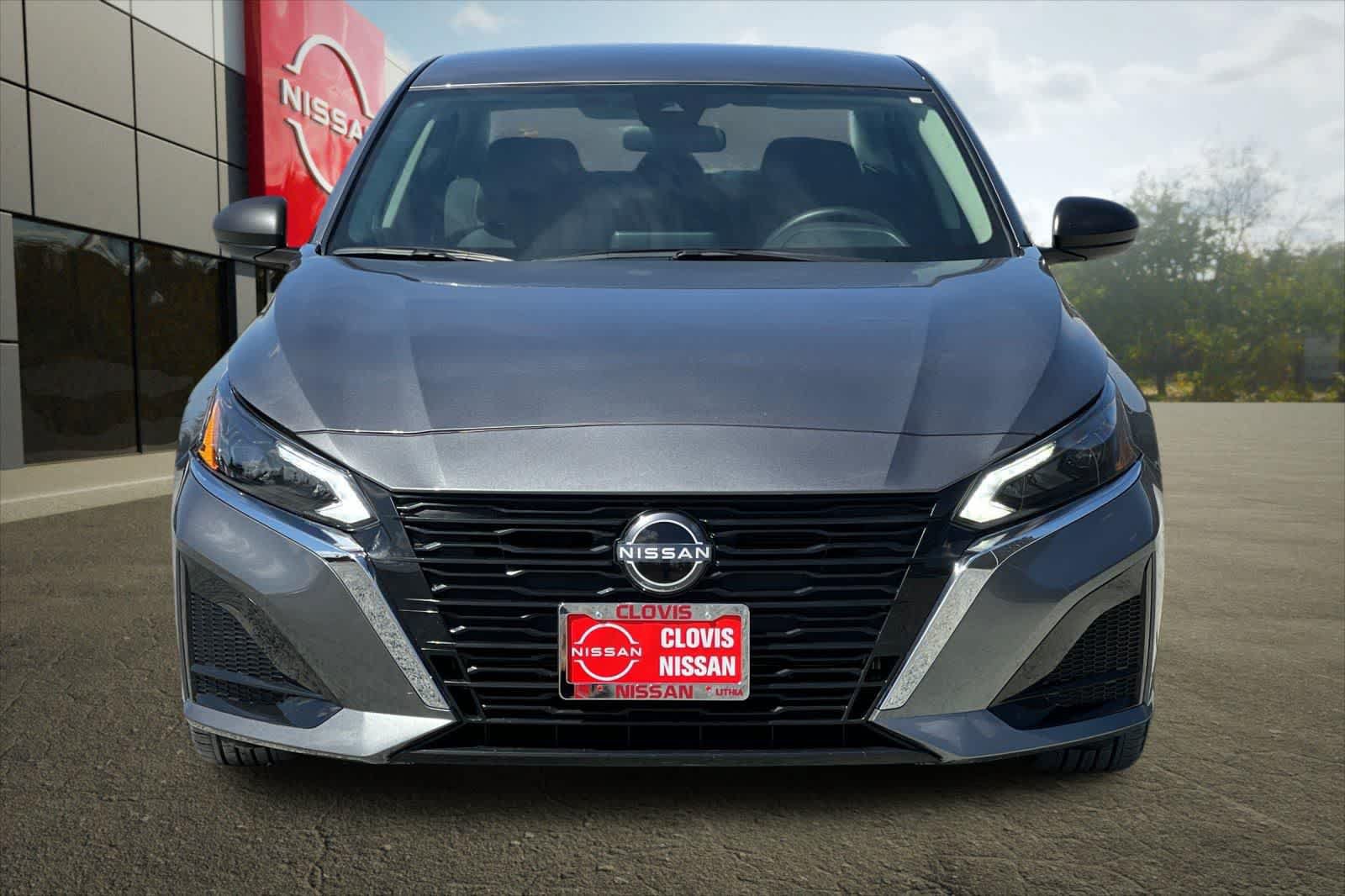 Used 2025 Nissan Altima 2.5 SV FWD image 11