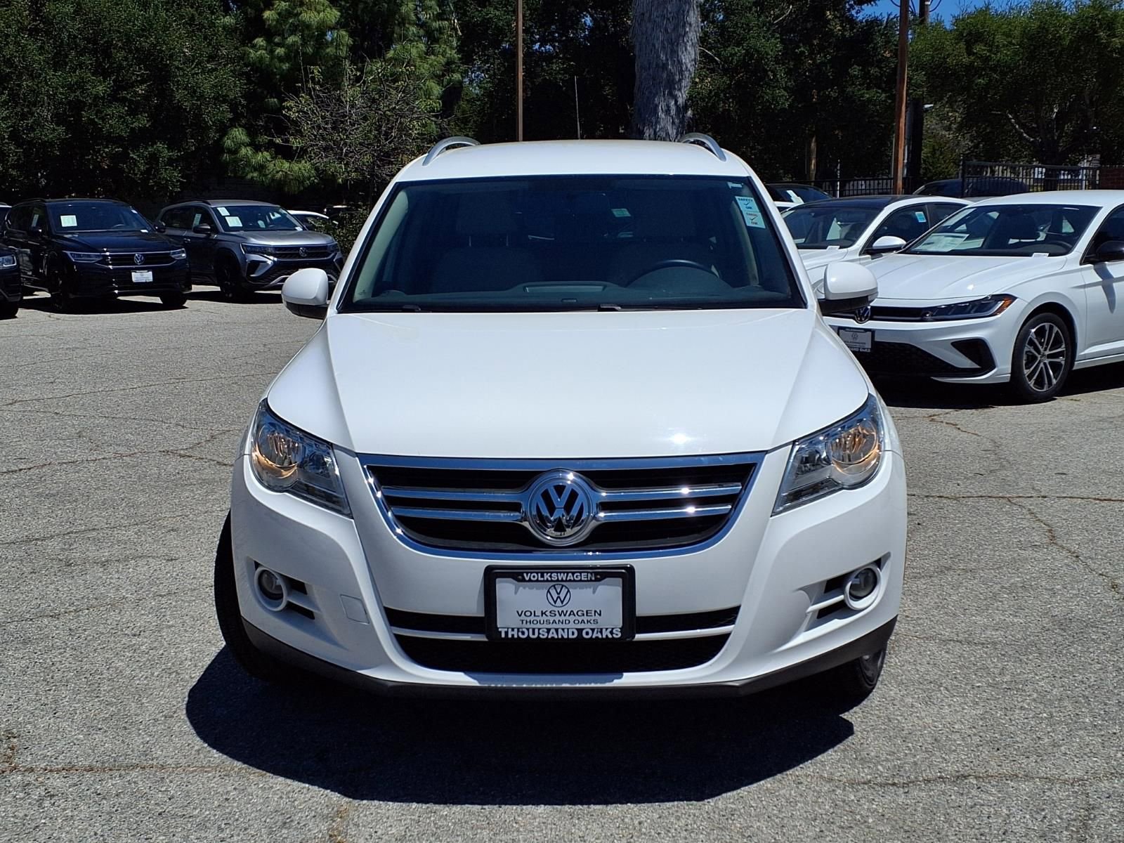 Used 2011 Volkswagen Tiguan SE FWD image 2
