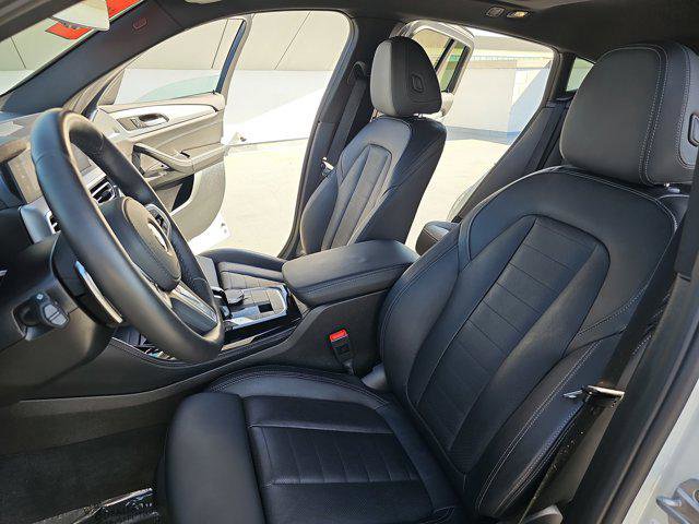 Used 2025 BMW X4 xDrive30i w/ Premium Package image 15