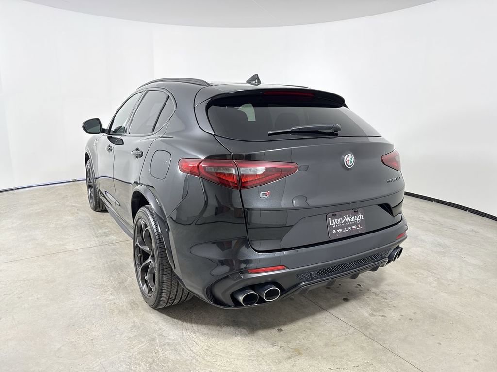 Used 2020 Alfa Romeo Stelvio Quadrifoglio image 3