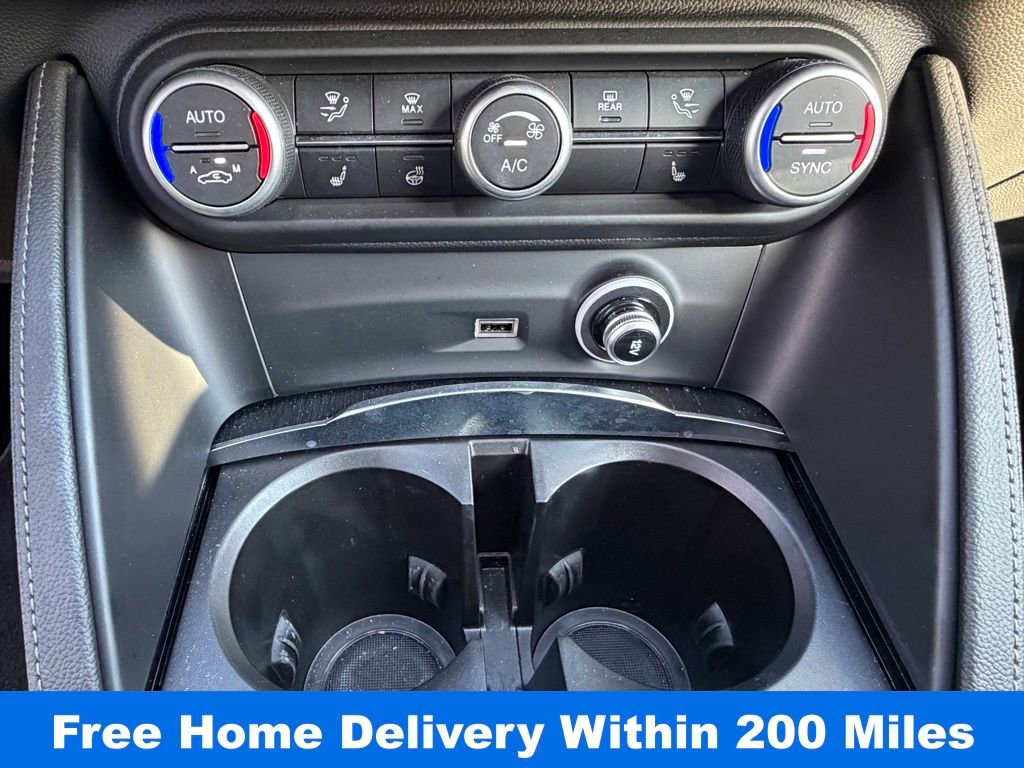Used 2024 Alfa Romeo Stelvio Sprint image 23