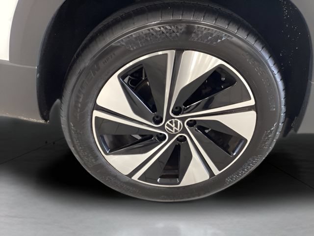 Certified 2023 Volkswagen Taos SE w/ Panoramic Sunroof Package AWD/4WD image 25