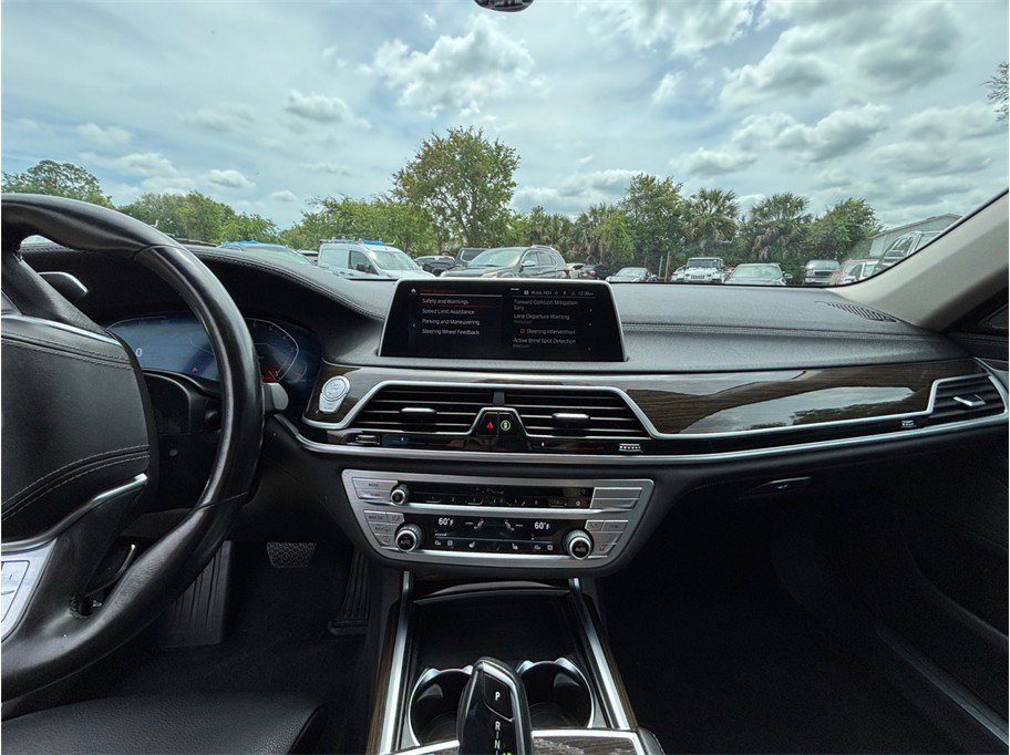 Used 2021 BMW 740i RWD image 11