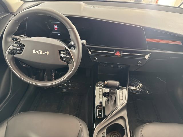 Certified 2025 Kia Niro EX image 24