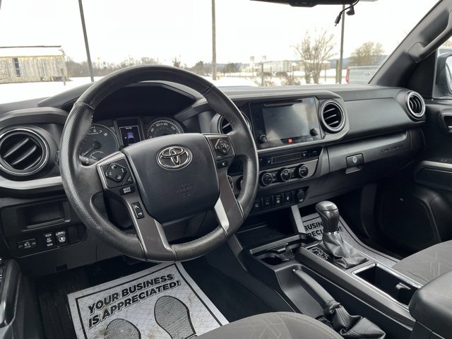 Used 2017 Toyota Tacoma TRD Sport image 5