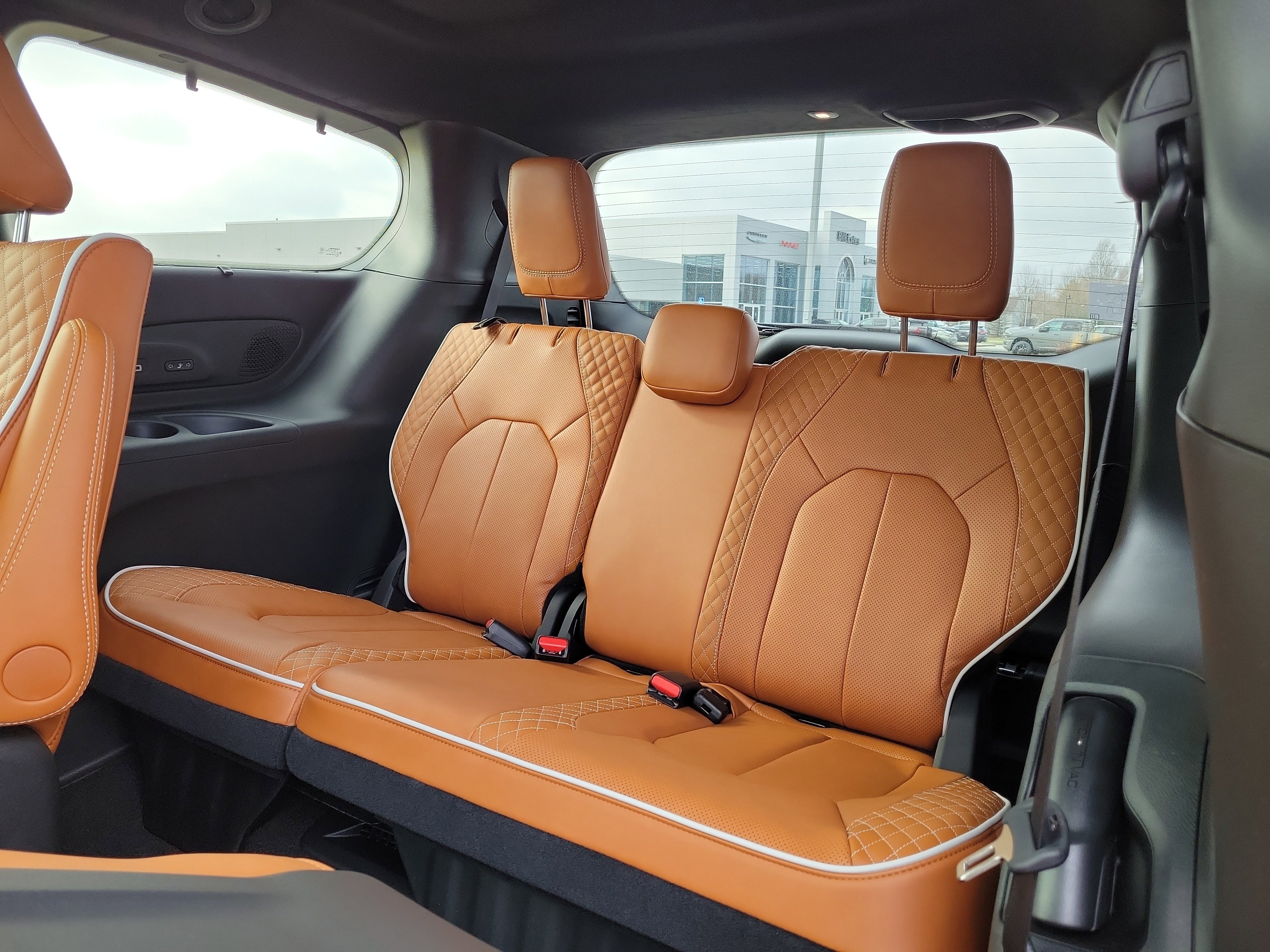 New 2026 Chrysler Pacifica Pinnacle image 11