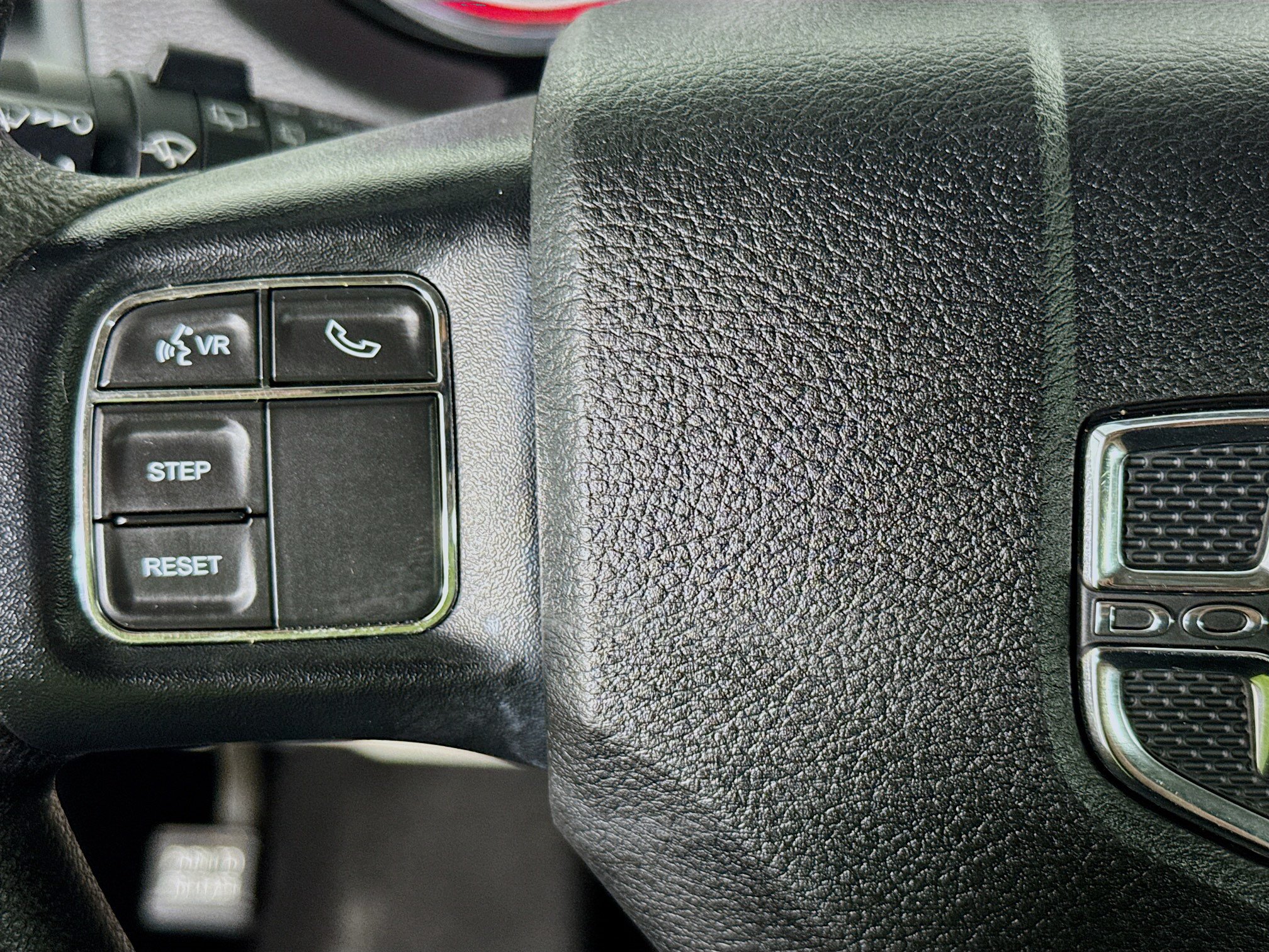 Used 2018 Dodge Grand Caravan SE w/ UConnect Hands-Free Group FWD image 11