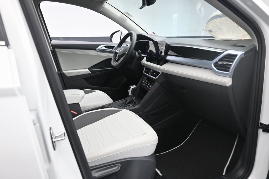 New 2026 Volkswagen Taos SE FWD image 27