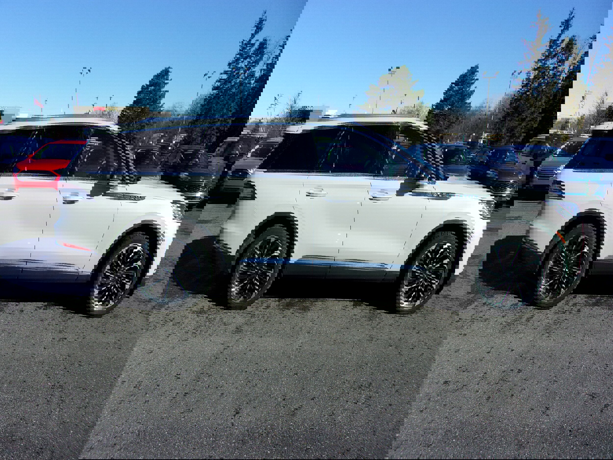 Used 2025 Lincoln Aviator Reserve w/ Equipment Group 201A image 6