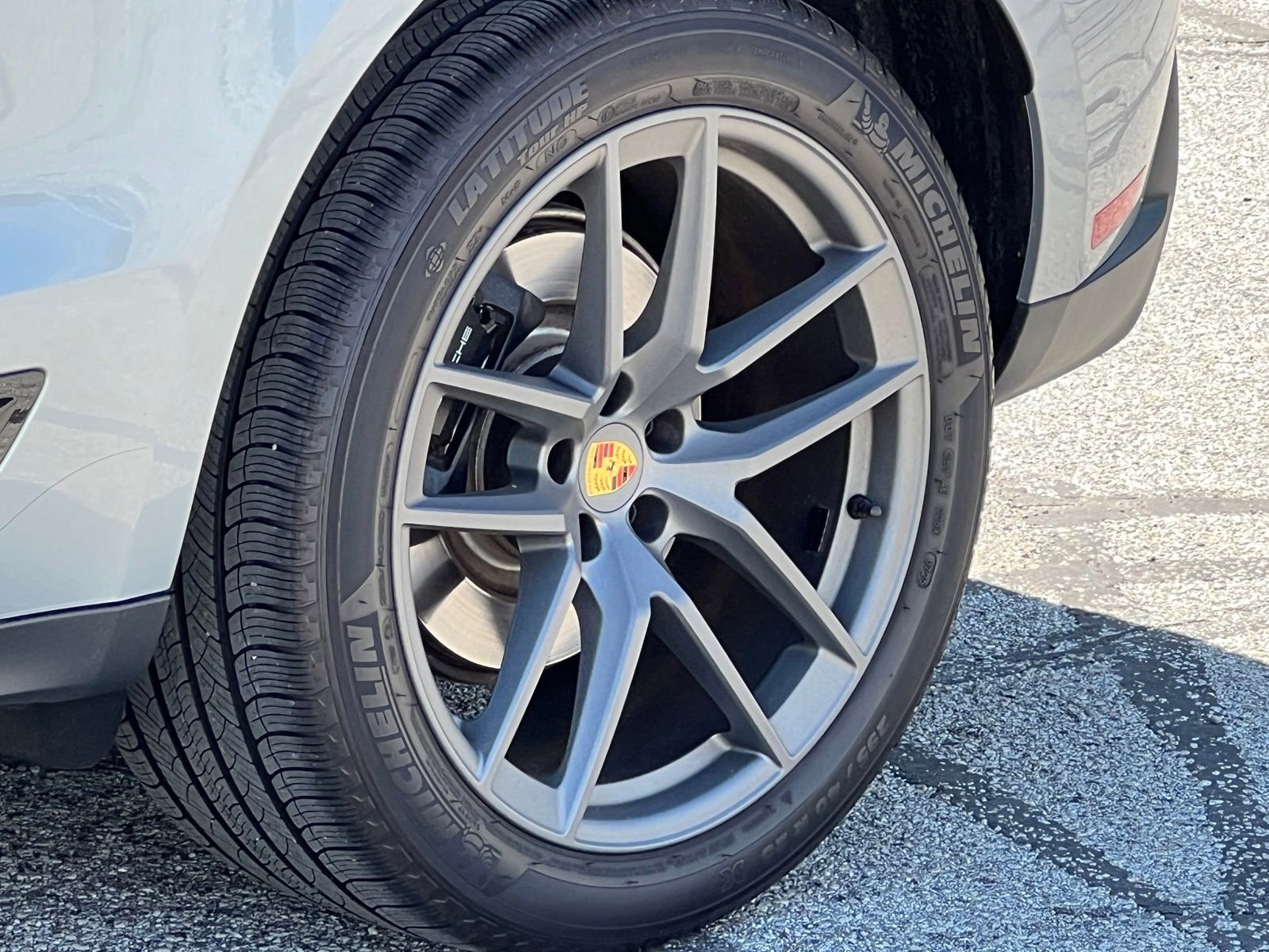 Certified 2025 Porsche Macan AWD/4WD image 13