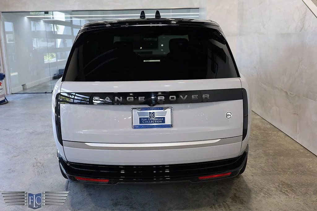 Used 2023 Land Rover Range Rover SV image 7