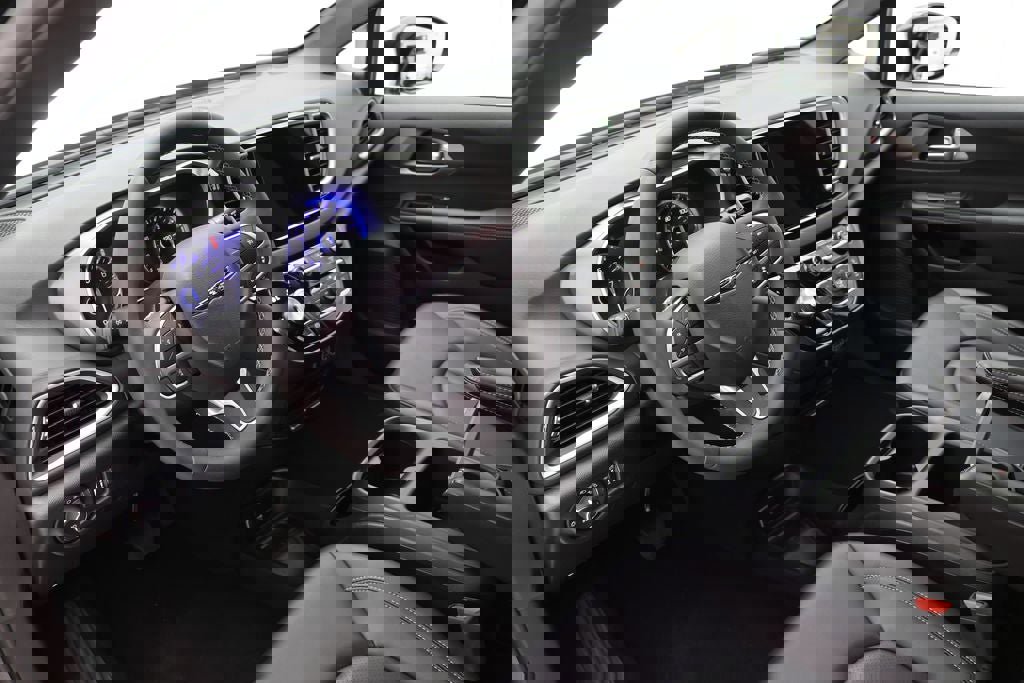 Used 2025 Chrysler Pacifica Select image 13