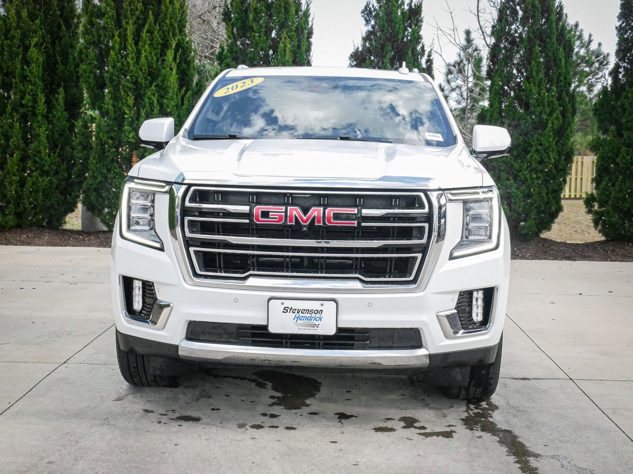 Used 2023 GMC Yukon XL SLT AWD/4WD image 3