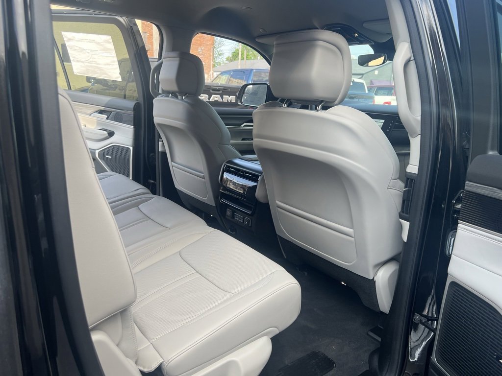 New 2024 Jeep Wagoneer L Series II w/ HD Trailer Tow Package image 33