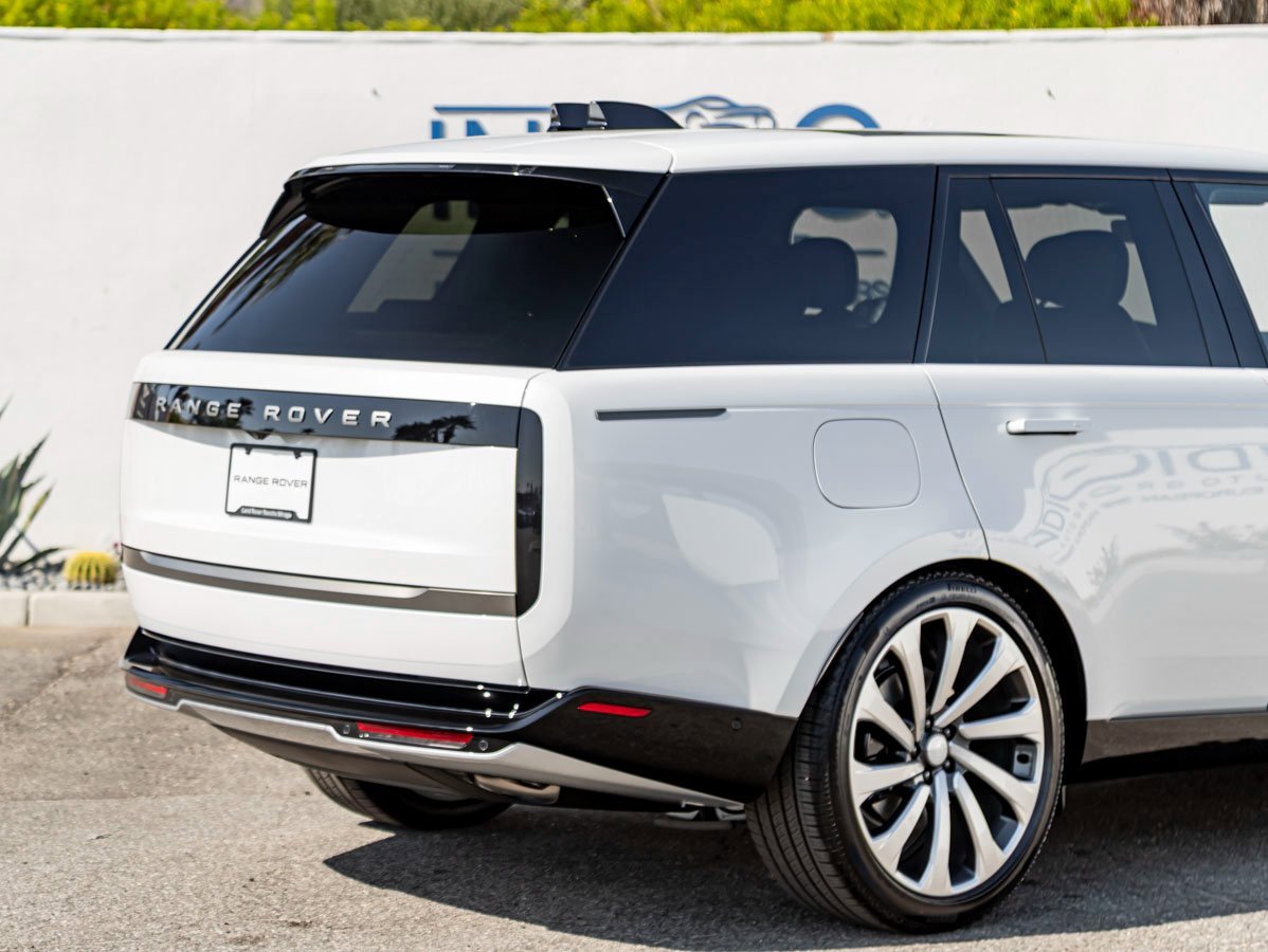 New 2025 Land Rover Range Rover SE image 7