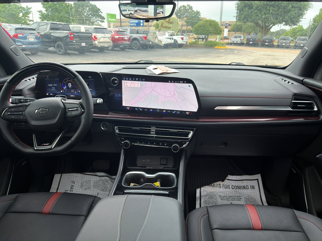 Used 2025 Chevrolet Traverse RS FWD image 12