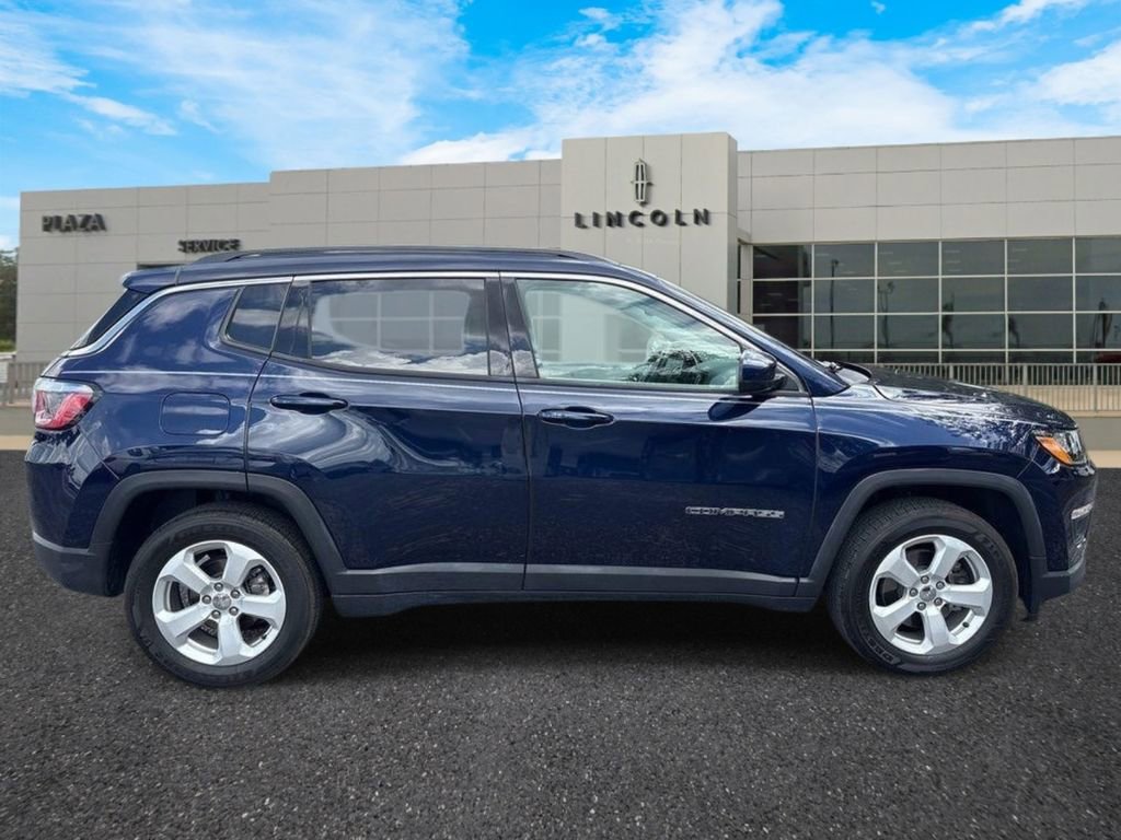 Used 2018 Jeep Compass Latitude w/ Popular Equipment Group FWD image 2