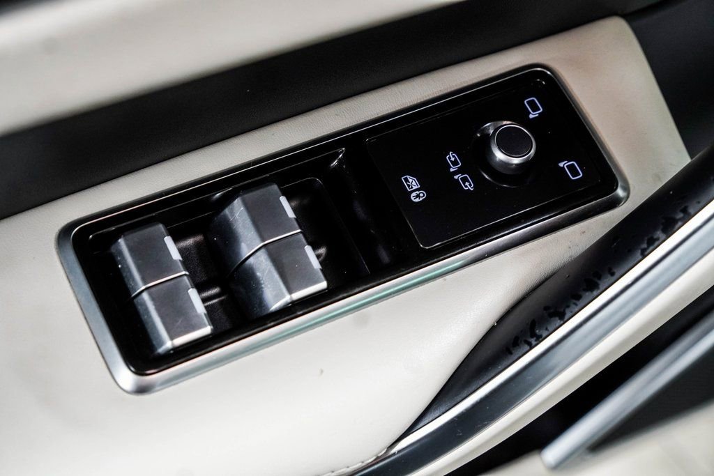 Used 2021 Jaguar F-PACE SVR image 45