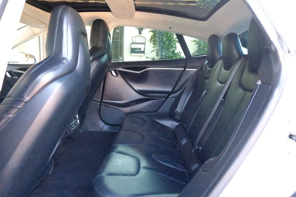 Used 2015 Tesla Model S 70 RWD image 31