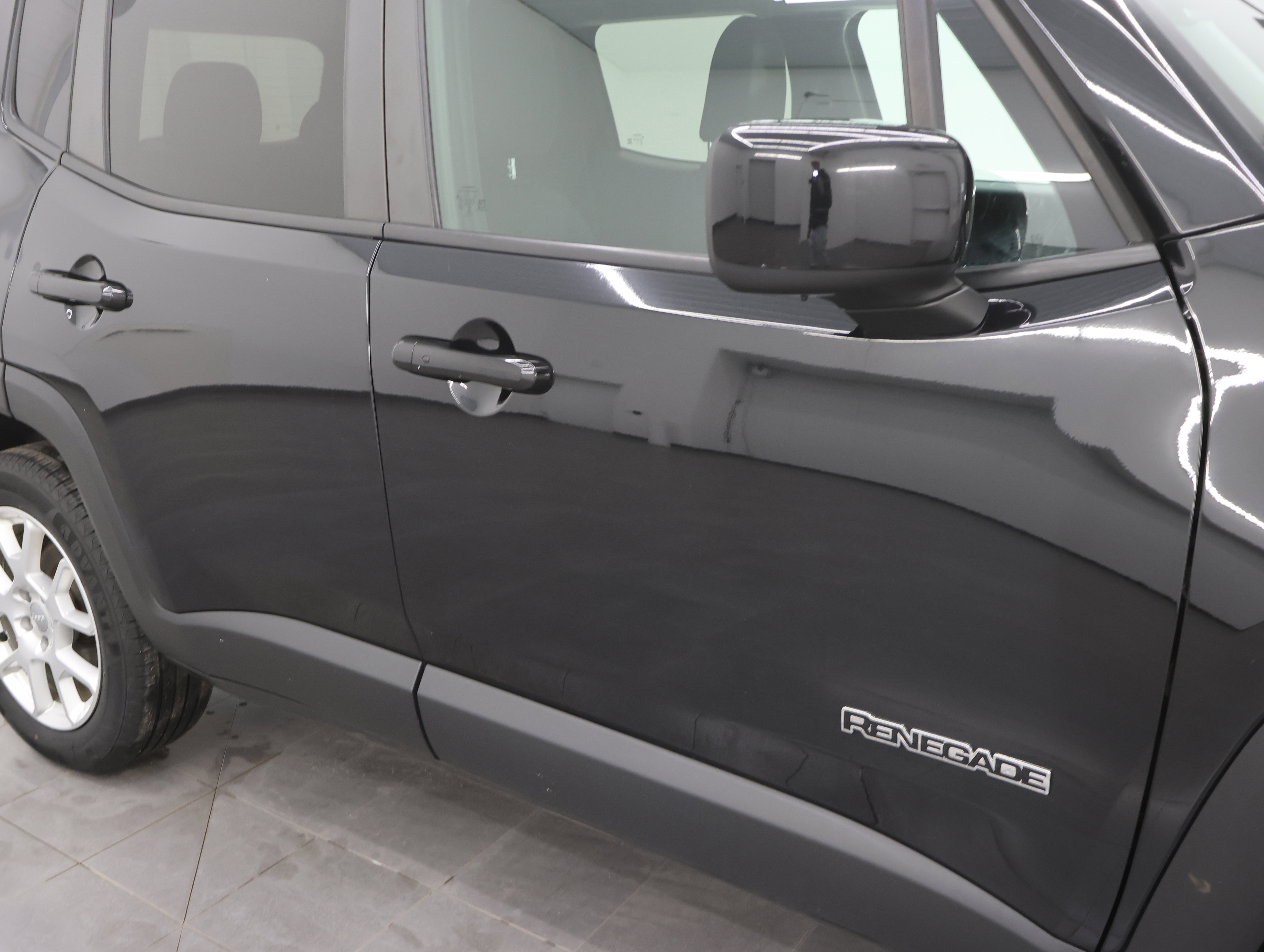 Used 2019 Jeep Renegade Latitude AWD/4WD image 20