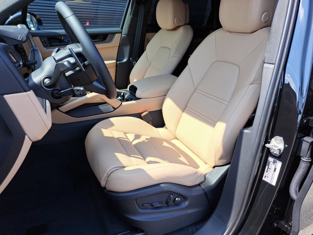 New 2025 Porsche Cayenne GTS image 5