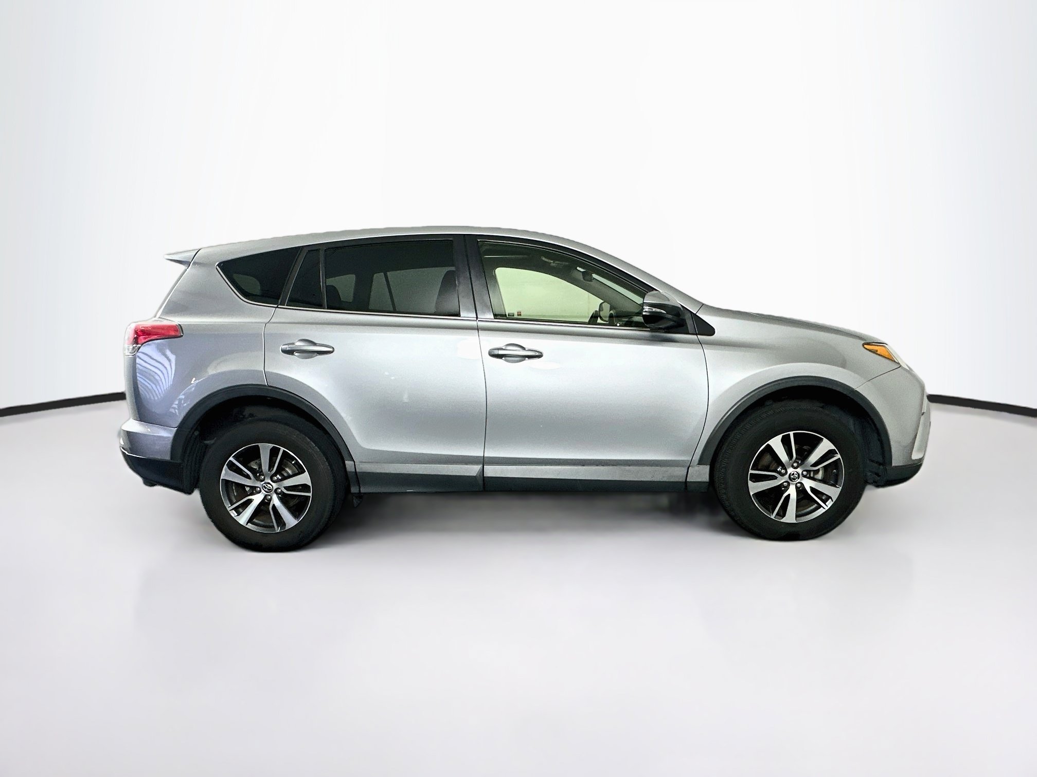 Used 2018 Toyota RAV4 XLE w/ All Weather Liner Package FWD image 10
