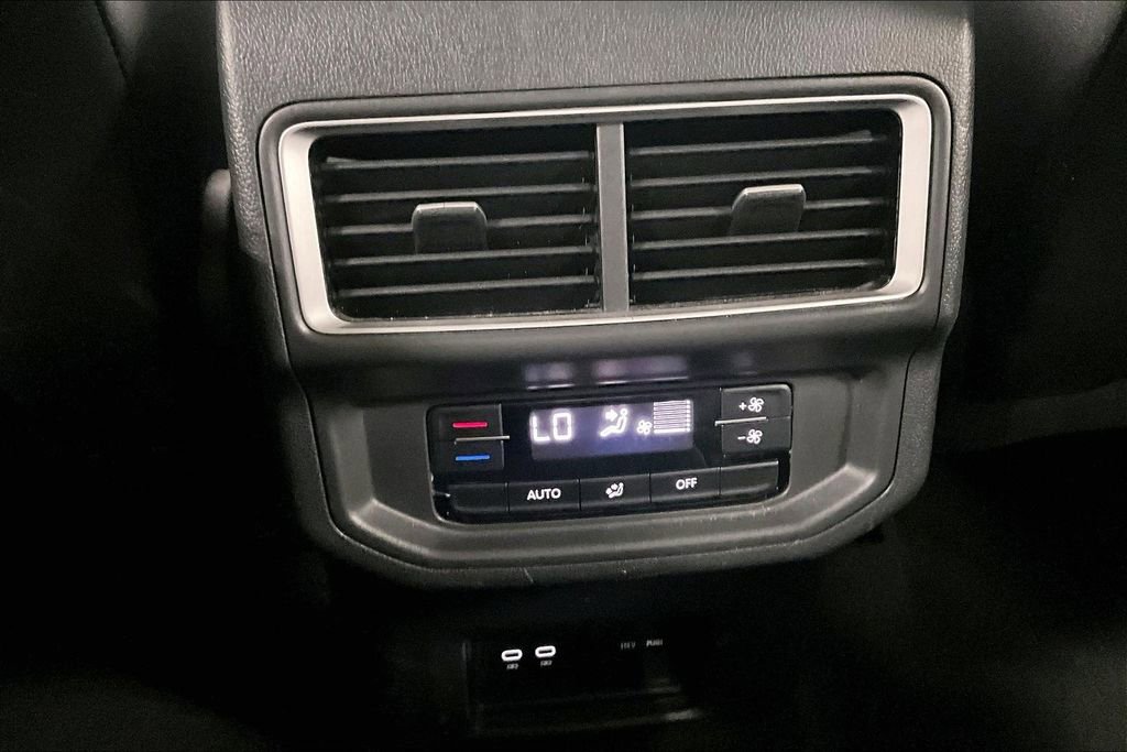 Used 2024 Volkswagen Atlas SE image 24