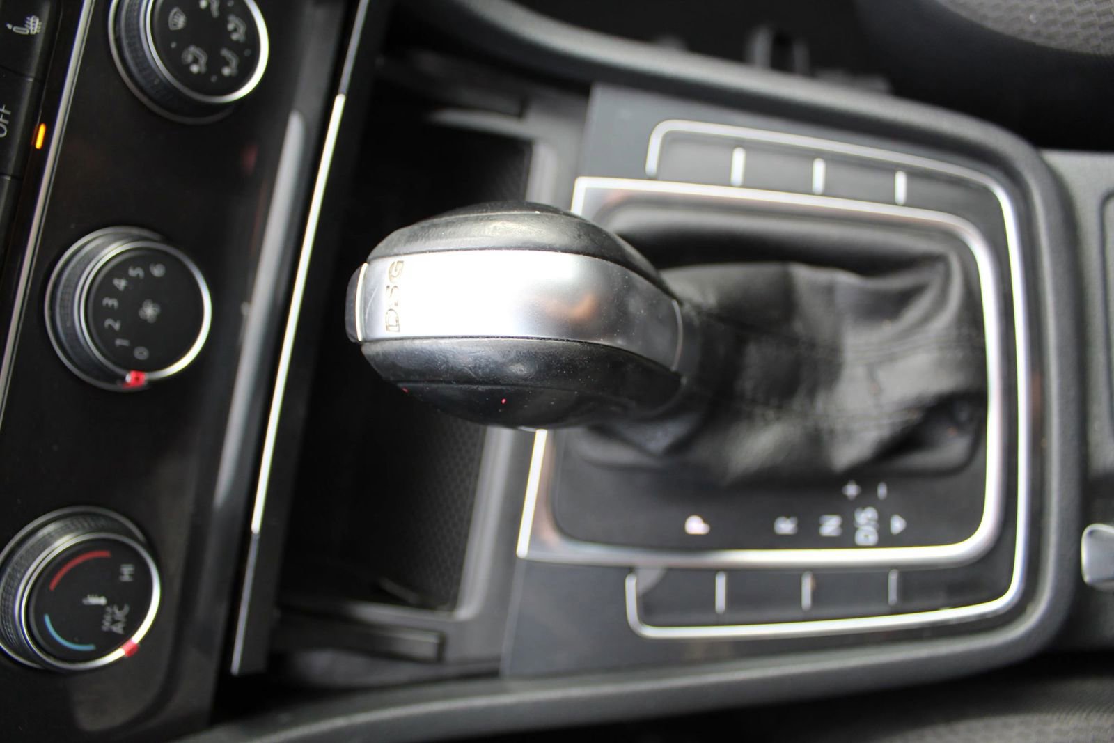 Used 2019 Volkswagen Golf S image 23