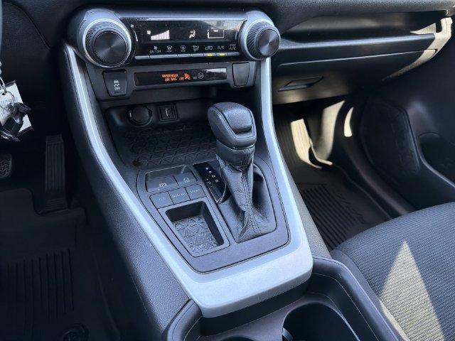 Used 2021 Toyota RAV4 LE FWD image 23