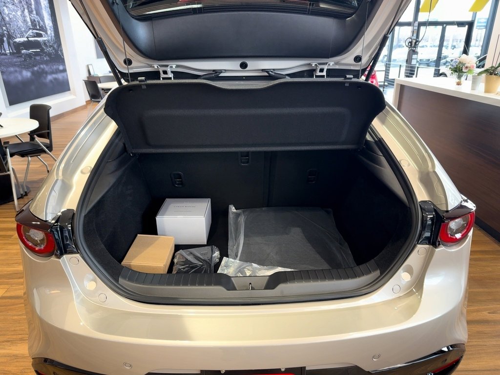 New 2026 MAZDA MAZDA3 Hatchback w/Premium Plus Pkg image 10