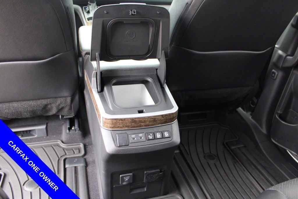 Used 2025 Toyota Sienna Platinum image 26