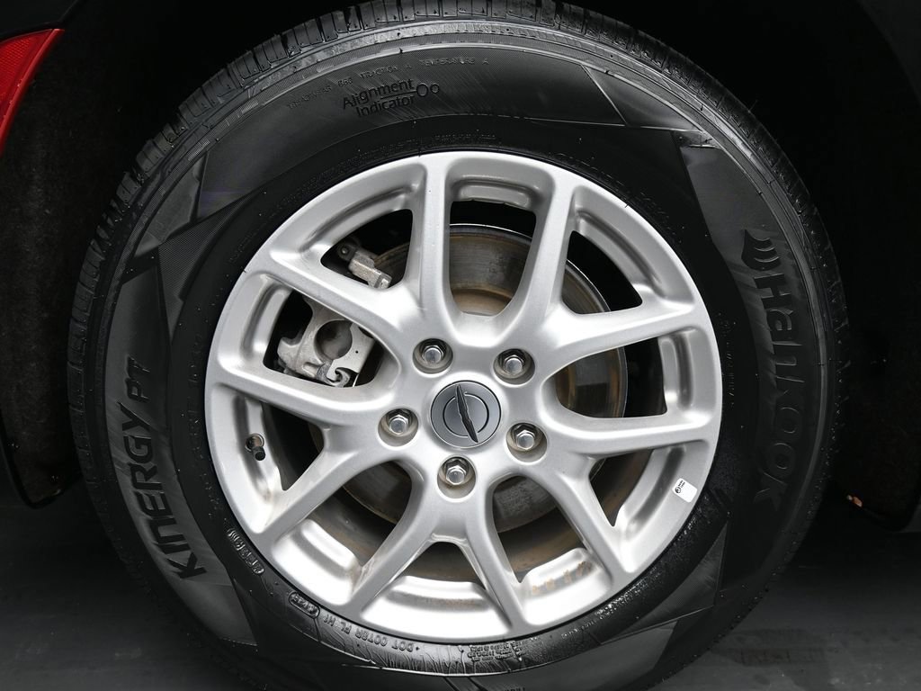 Used 2024 Chrysler Pacifica Touring-L image 10