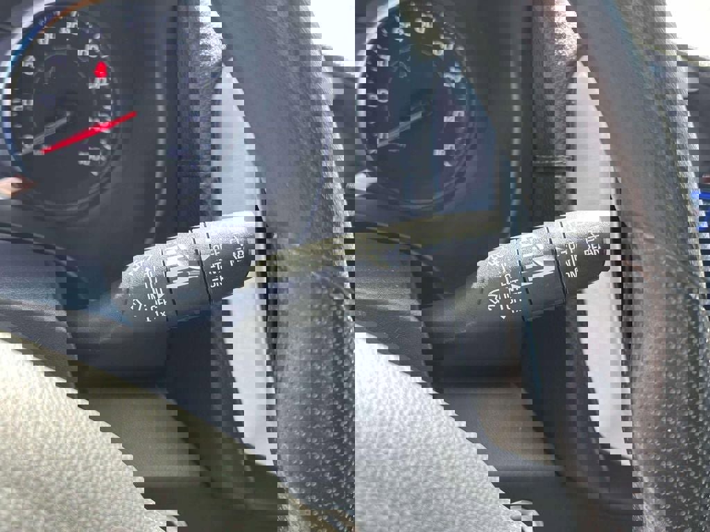 Used 2024 GMC Terrain SLE image 24