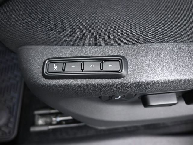 New 2026 Volkswagen Tiguan SEL R-Line image 31