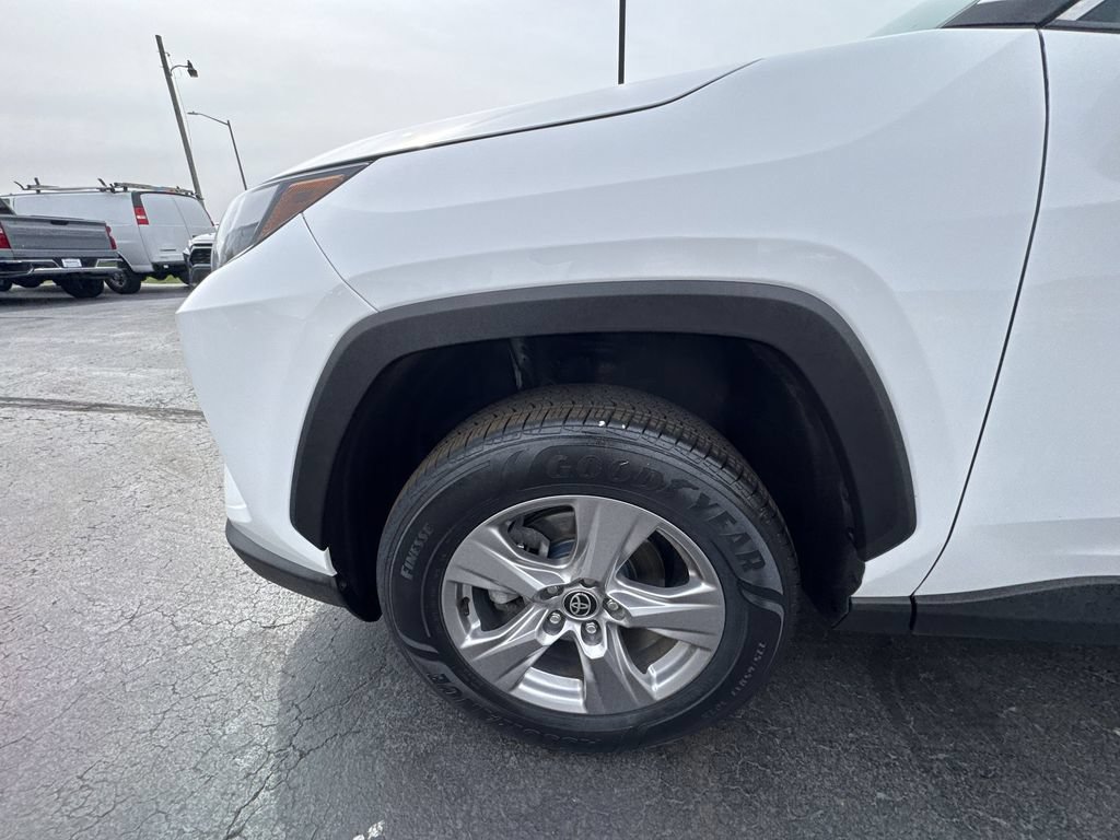 Used 2022 Toyota RAV4 XLE AWD/4WD image 12