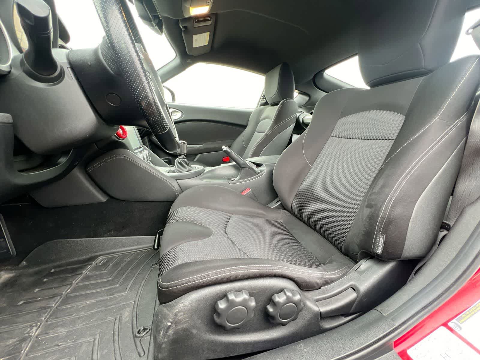 Used 2020 Nissan 370Z Coupe RWD image 16