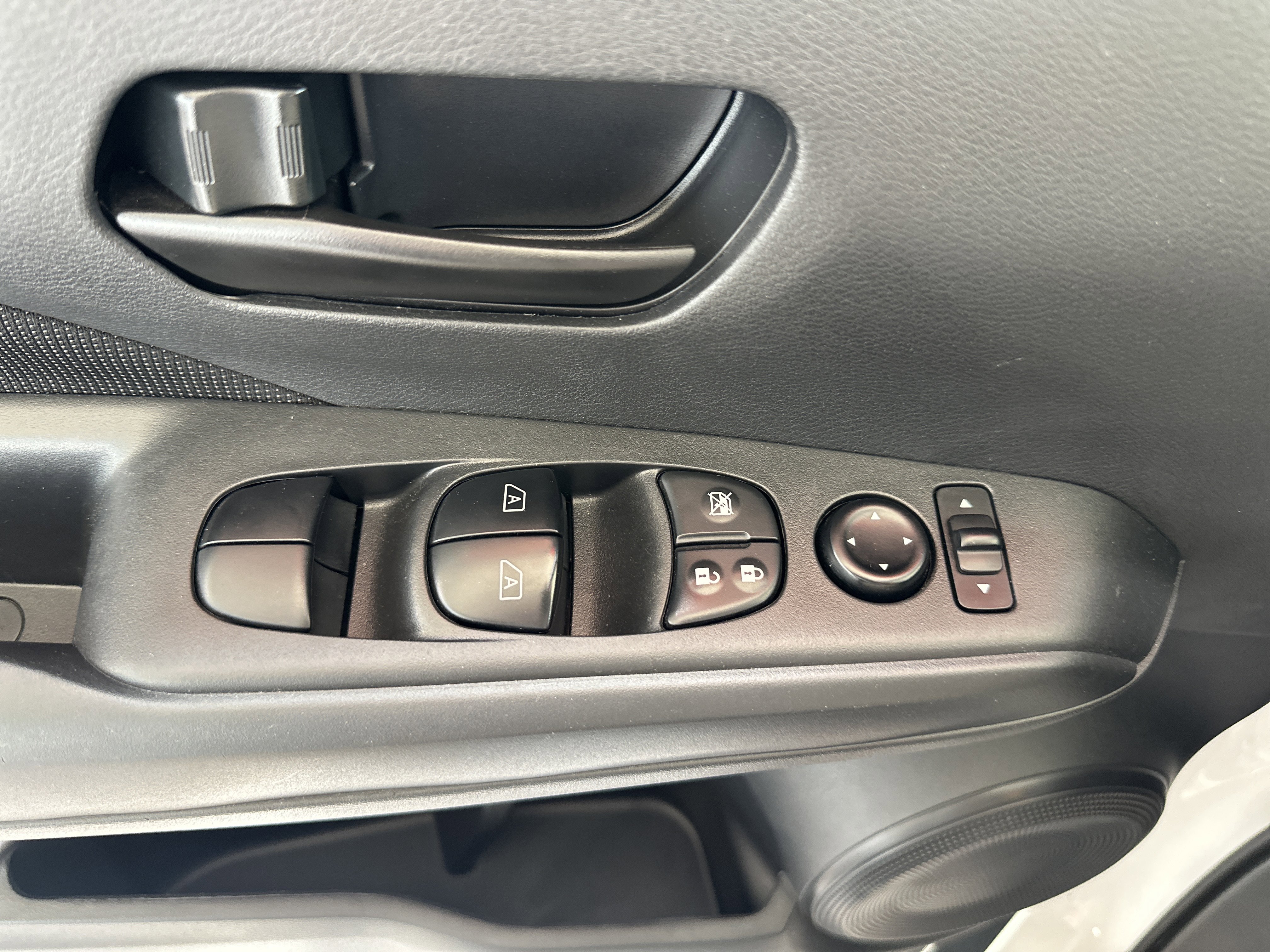 Used 2022 Nissan Kicks S FWD image 22