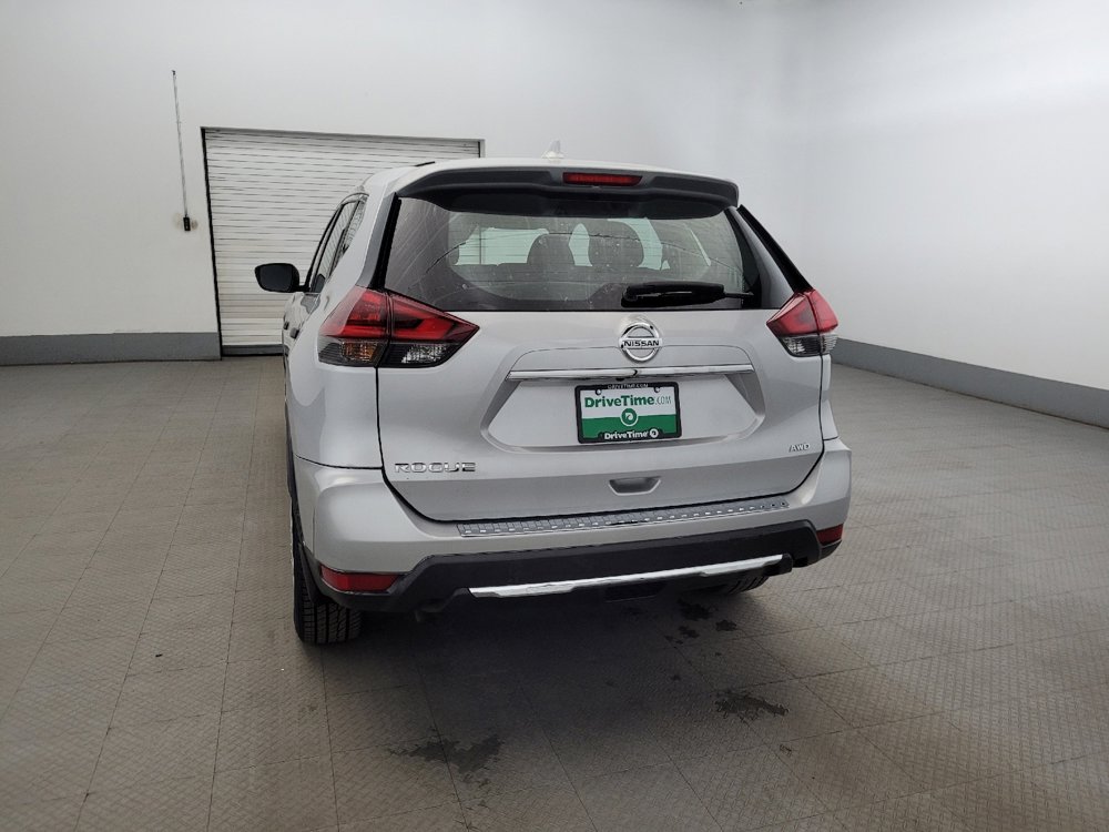 Used 2019 Nissan Rogue S image 6