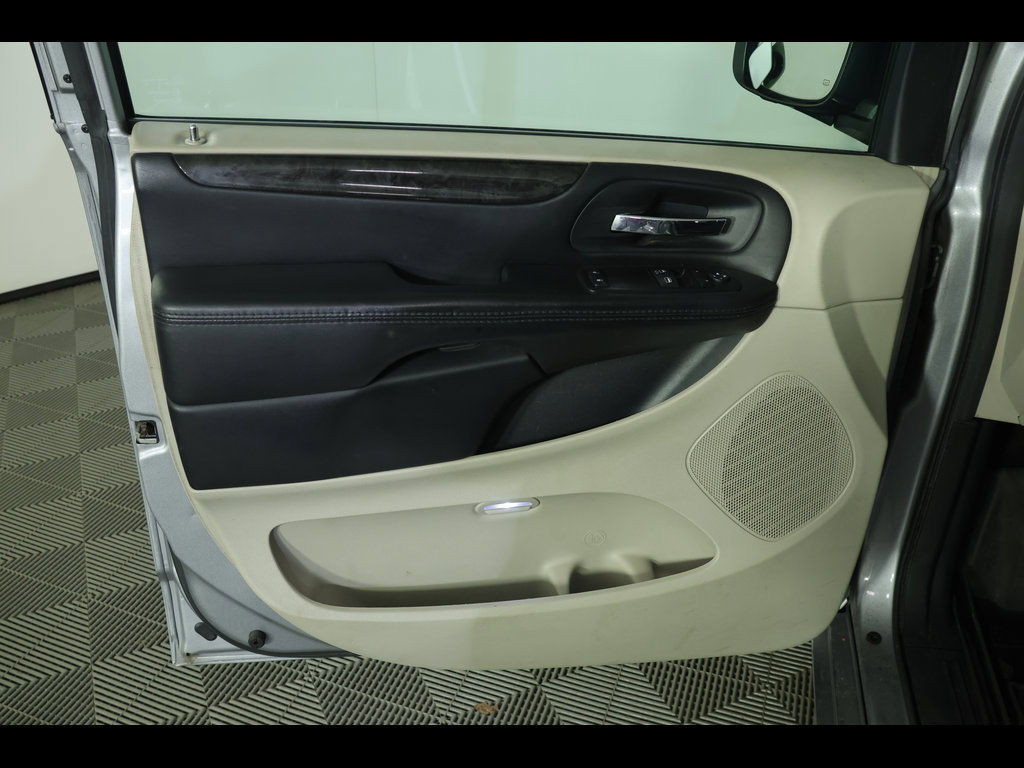 Used 2015 Dodge Grand Caravan SE w/ Quick Order Package 29E SE FWD image 11