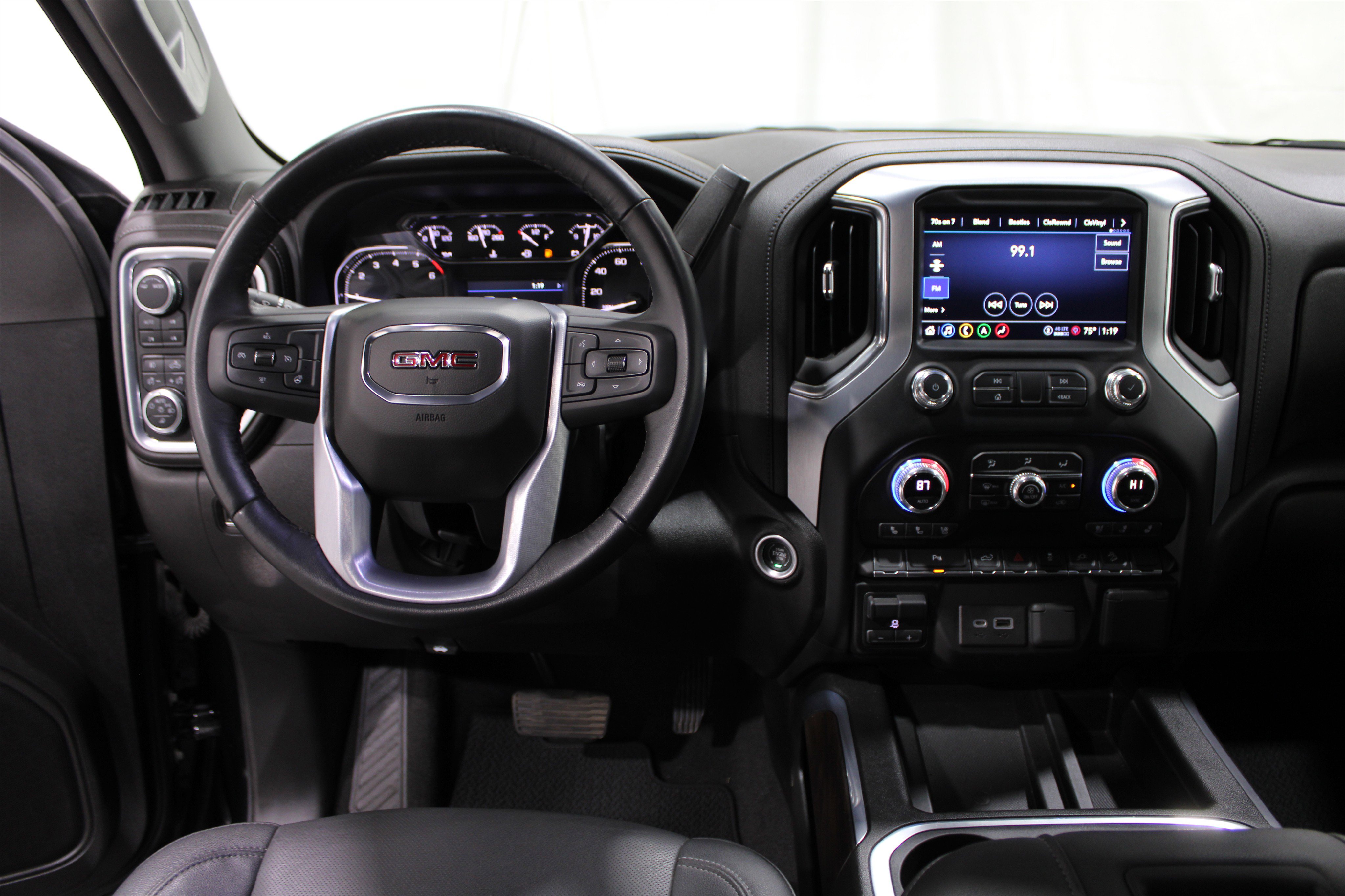 Used 2022 GMC Sierra 2500 SLT w/ SLT Premium Package image 2