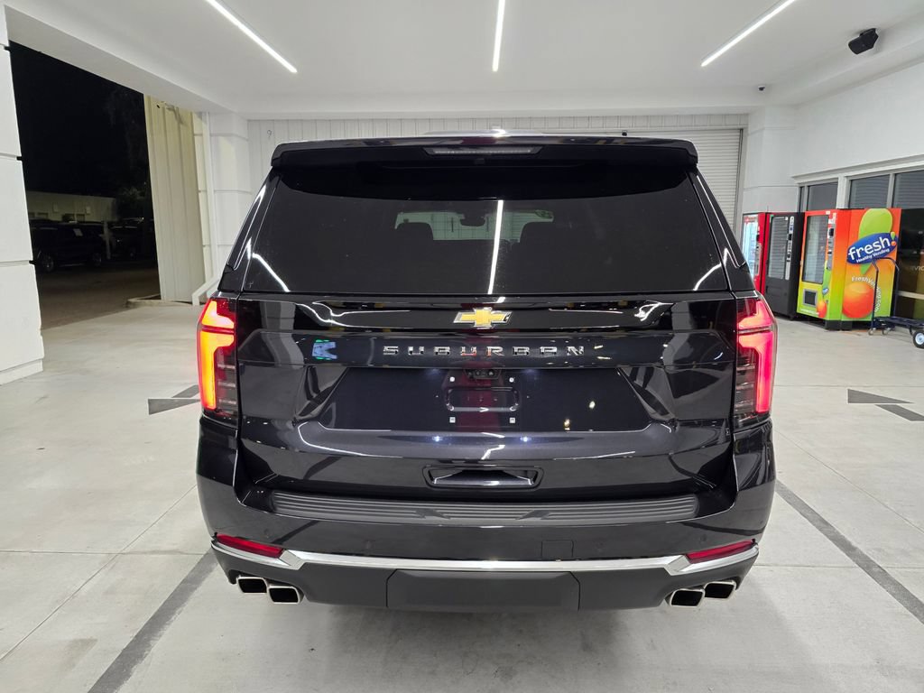Used 2025 Chevrolet Suburban High Country RWD image 5