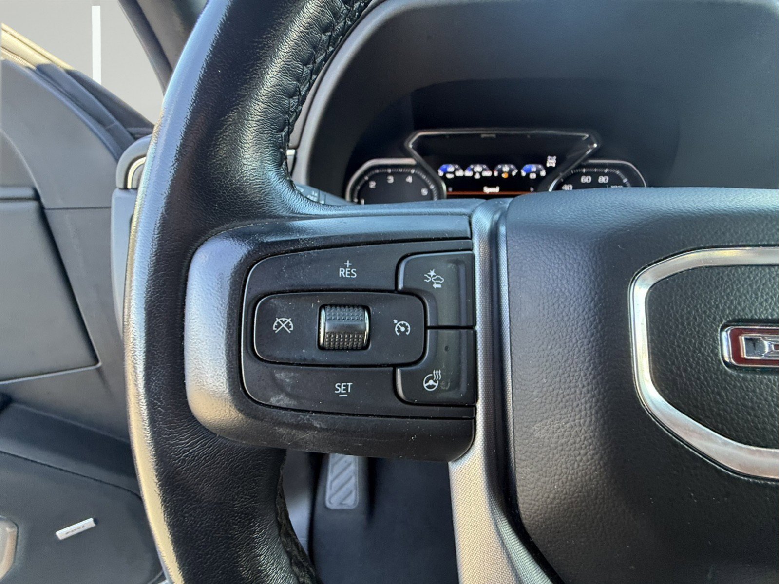 Used 2021 GMC Yukon SLT w/ SLT Premium Package image 26