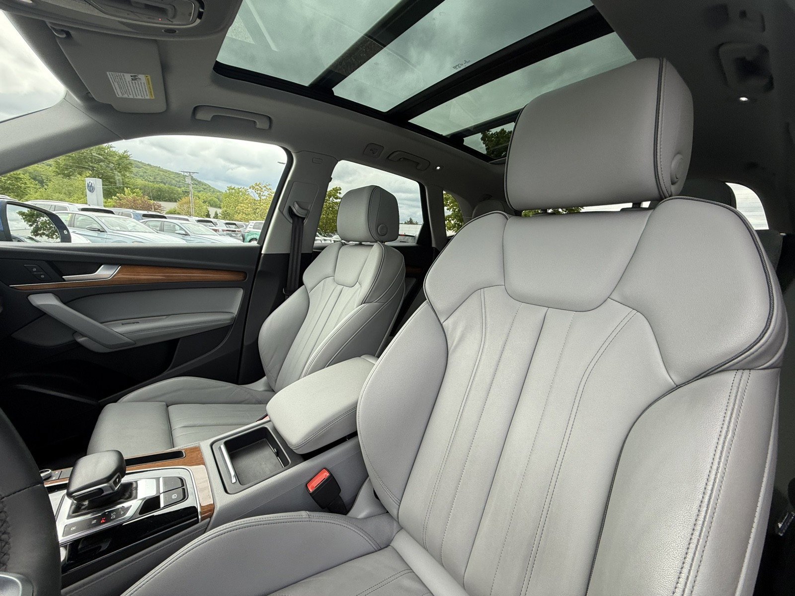 Used 2022 Audi Q5 e Premium Plus w/ Premium Plus Package image 11