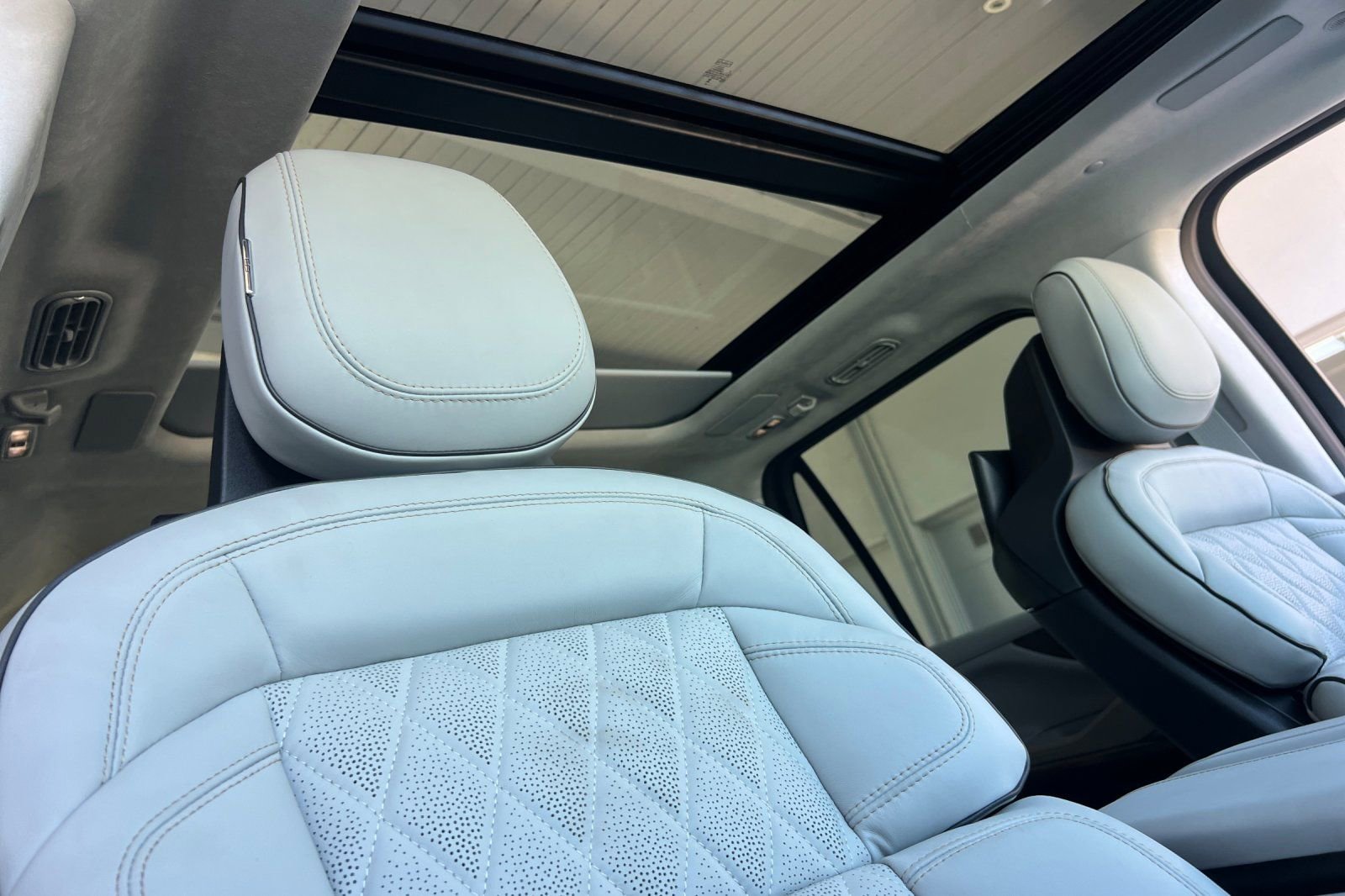 New 2026 Lincoln Navigator L Black Label AWD/4WD image 16
