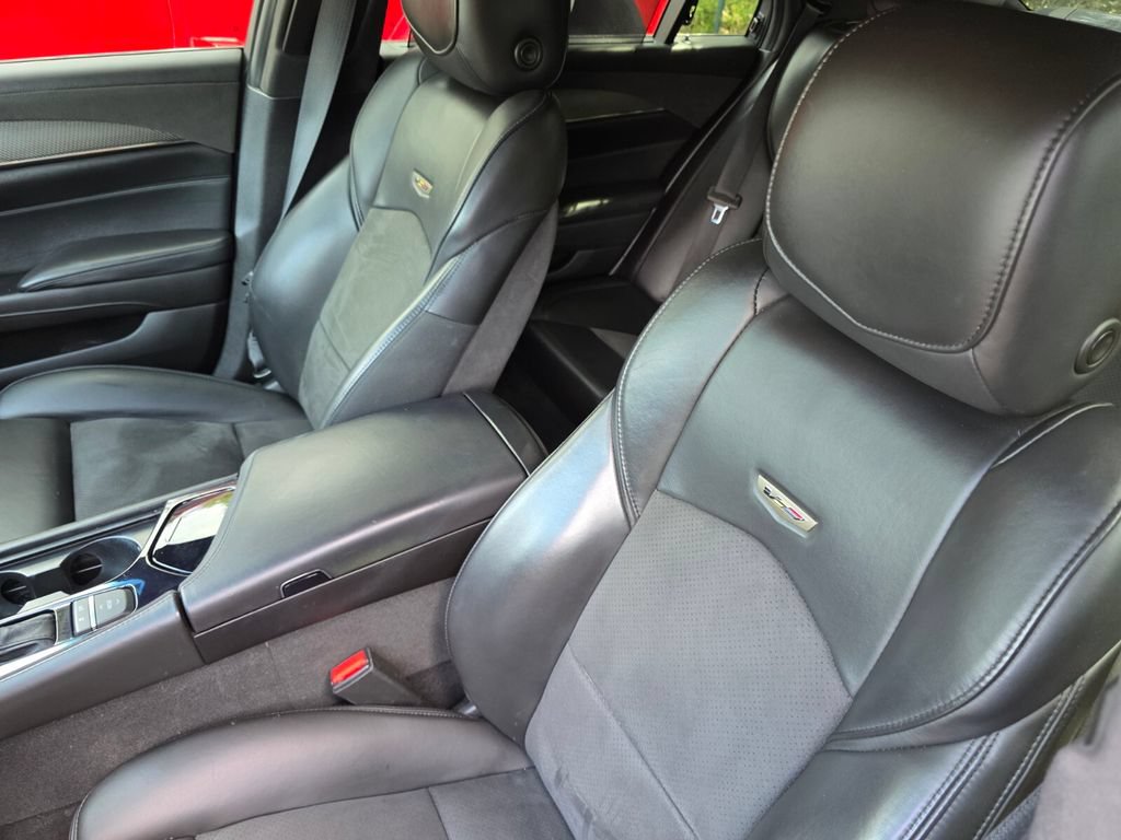 Used 2019 Cadillac CTS V w/ Luxury Package RWD image 11