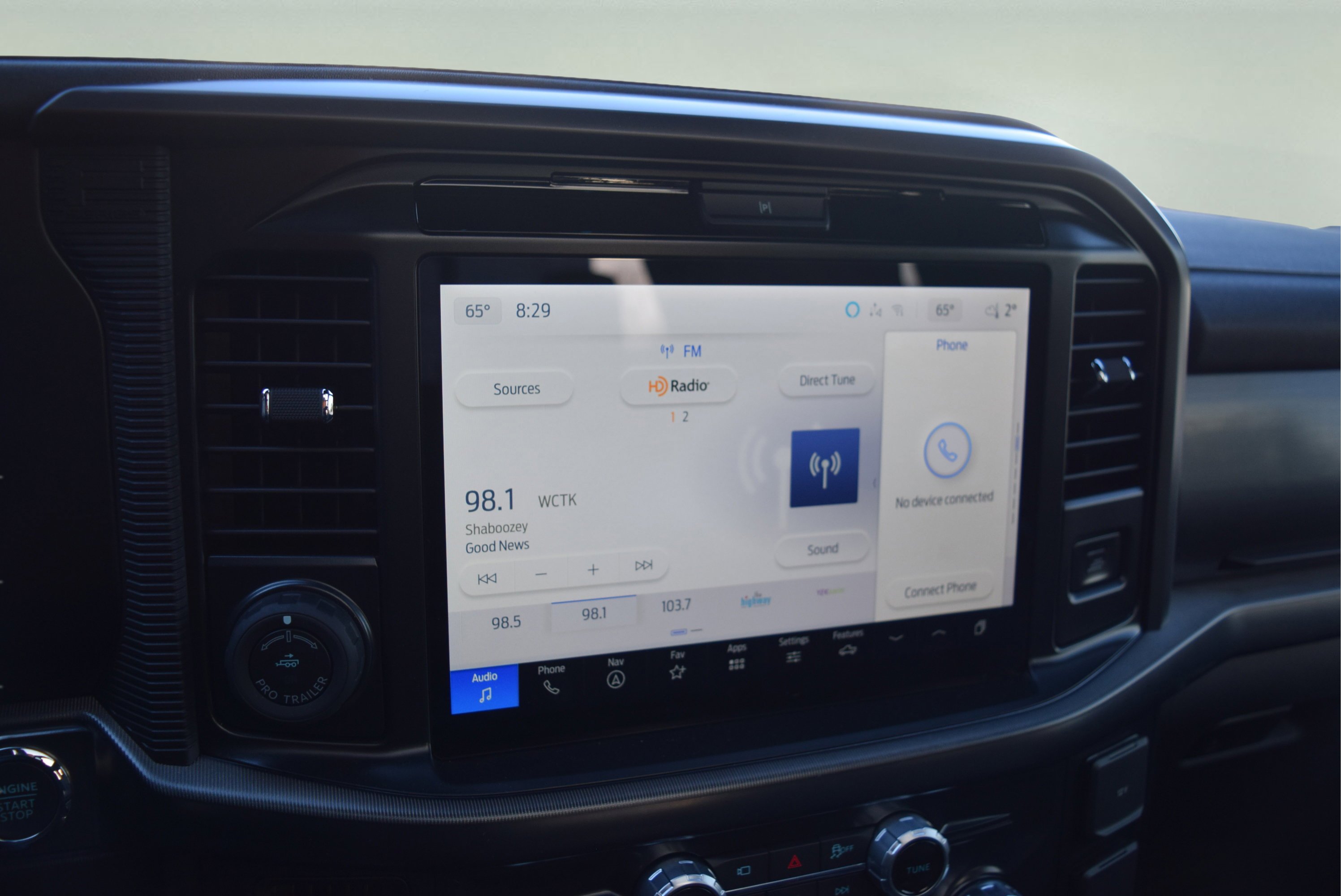 Used 2025 Ford F150 Lariat w/ Equipment Group 502A High image 18