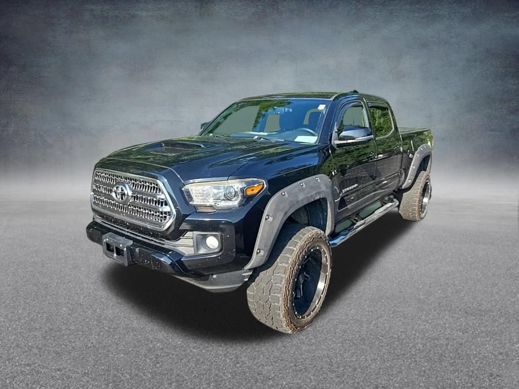 Used 2017 Toyota Tacoma TRD Sport w/ Tow Package AWD/4WD image 4